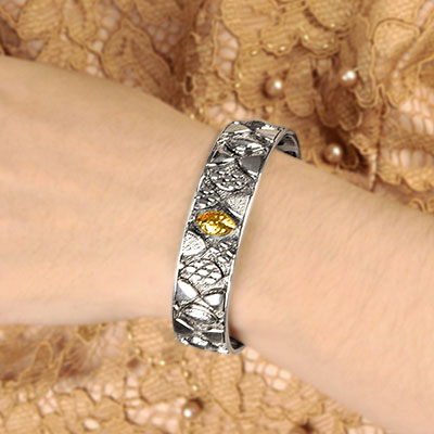 Gold & Silver bracelet, scale dragon chain round 6mm, spring lock with 18K gold hammer motif and white topaz pave stones